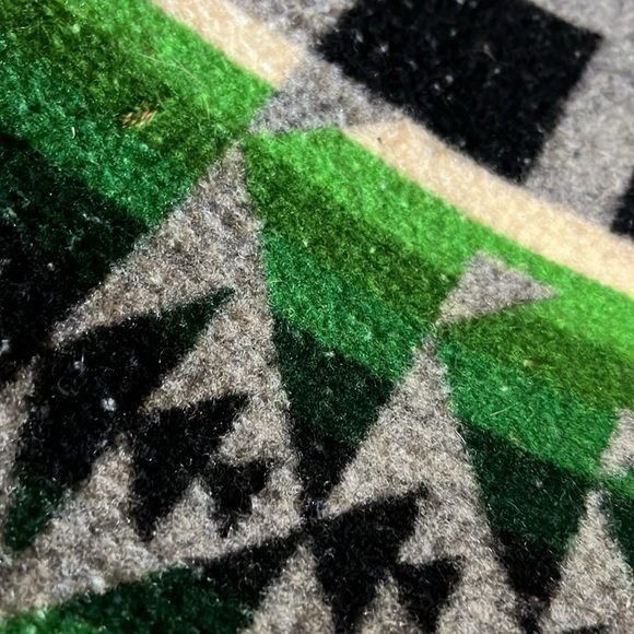 Vintage Pendleton Beaver State Aztec tribal print wool blanket 80 x 63 - Picture 9 of 11